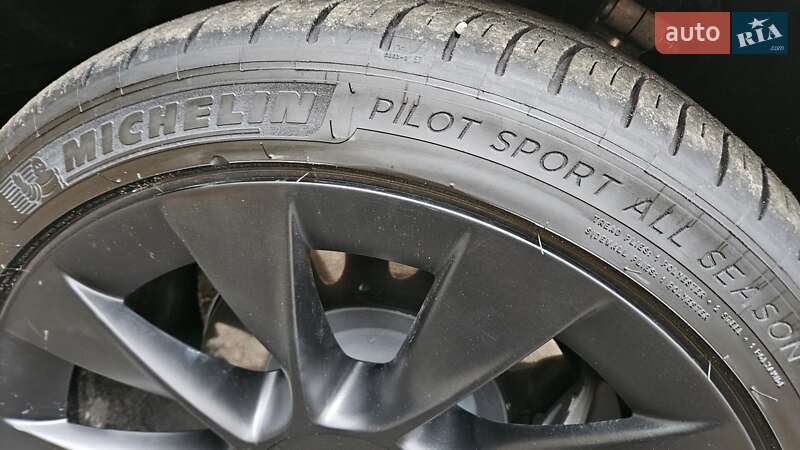 Внедорожник / Кроссовер Tesla Model Y 2020 в Киеве