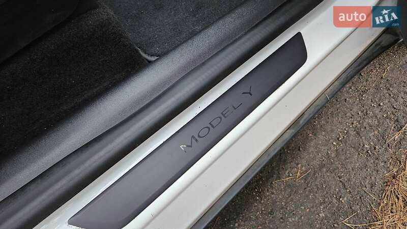 Внедорожник / Кроссовер Tesla Model Y 2020 в Киеве