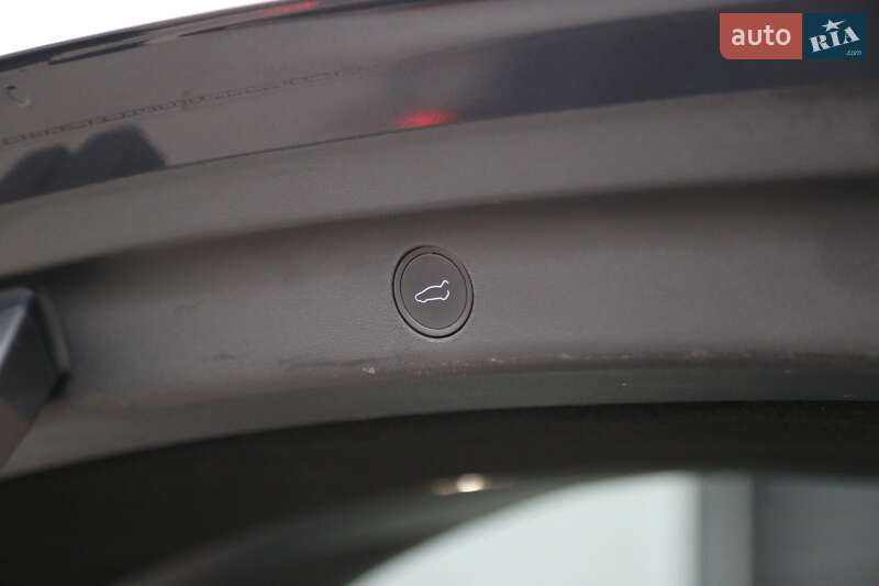 Внедорожник / Кроссовер Tesla Model Y 2023 в Киеве