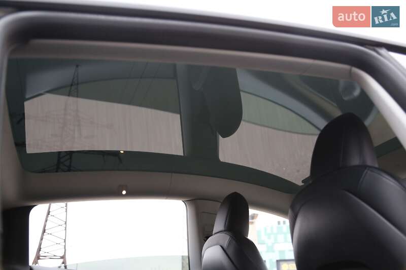 Внедорожник / Кроссовер Tesla Model Y 2023 в Киеве