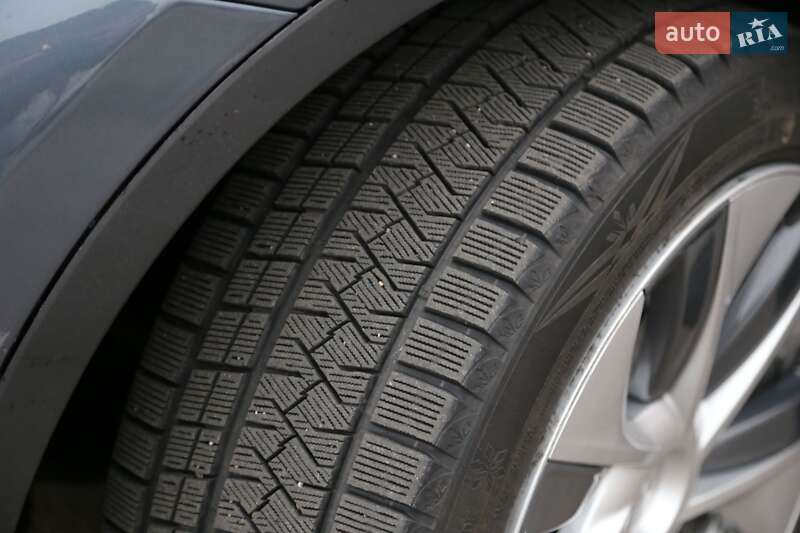 Внедорожник / Кроссовер Tesla Model Y 2023 в Киеве