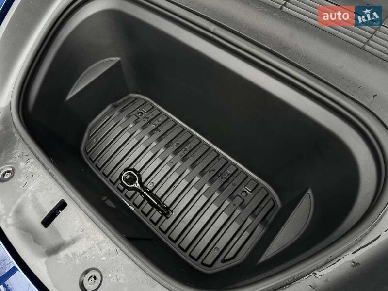 Позашляховик / Кросовер Tesla Model Y 2023 в Рівному