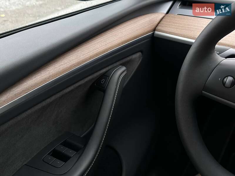 Позашляховик / Кросовер Tesla Model Y 2023 в Рівному