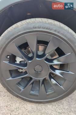 Внедорожник / Кроссовер Tesla Model Y 2023 в 