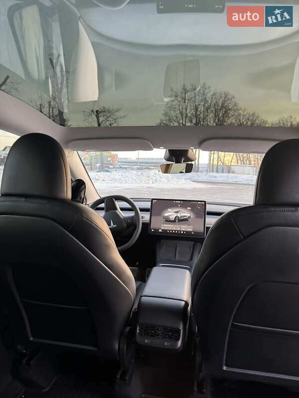 Внедорожник / Кроссовер Tesla Model Y 2023 в Киеве
