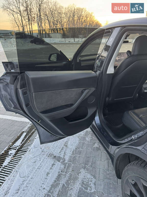 Внедорожник / Кроссовер Tesla Model Y 2023 в Киеве