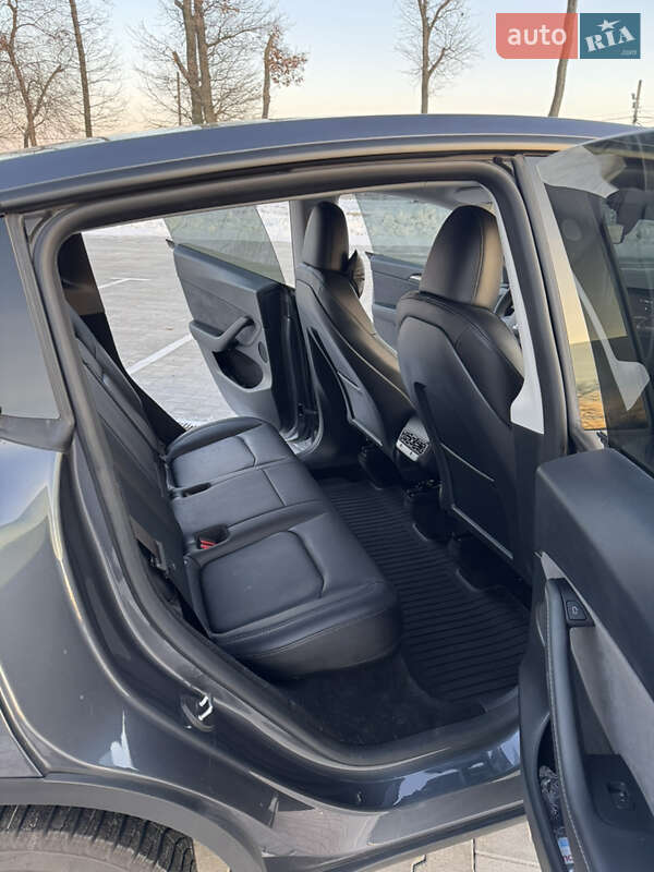 Внедорожник / Кроссовер Tesla Model Y 2023 в Киеве