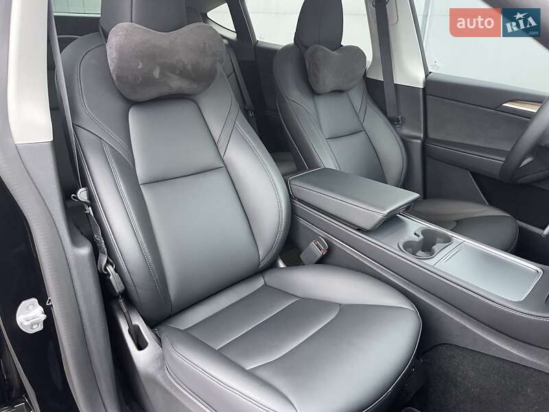 Внедорожник / Кроссовер Tesla Model Y 2022 в Киеве