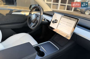 Внедорожник / Кроссовер Tesla Model Y 2024 в 