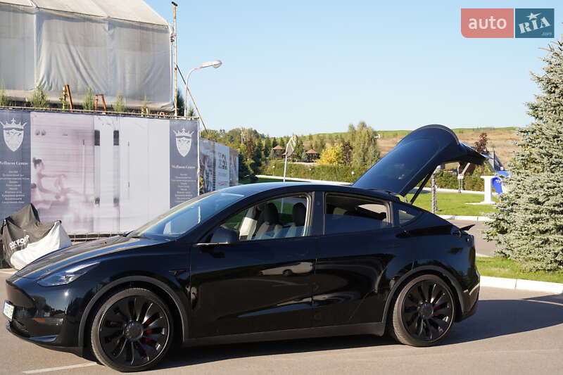 Внедорожник / Кроссовер Tesla Model Y 2023 в Киеве