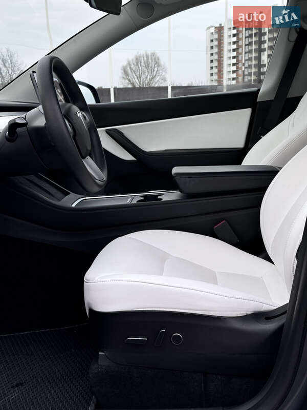 Позашляховик / Кросовер Tesla Model Y 2022 в Києві