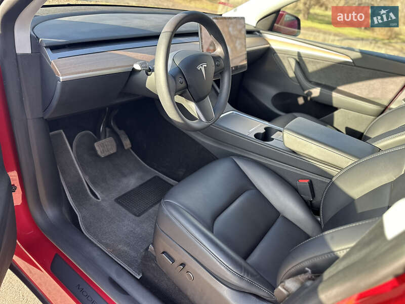 Внедорожник / Кроссовер Tesla Model Y 2023 в Кривом Роге