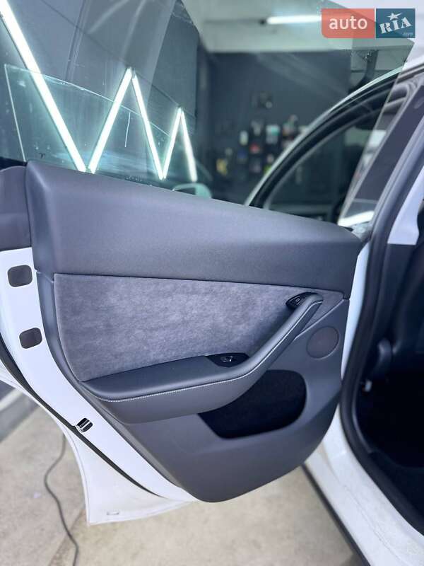 Позашляховик / Кросовер Tesla Model Y 2023 в Рівному