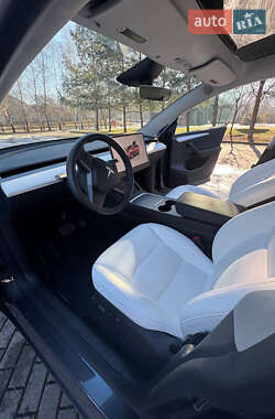 Внедорожник / Кроссовер Tesla Model Y 2024 в 