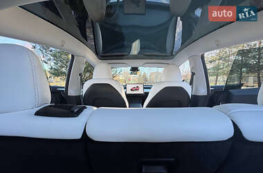 Внедорожник / Кроссовер Tesla Model Y 2024 в 