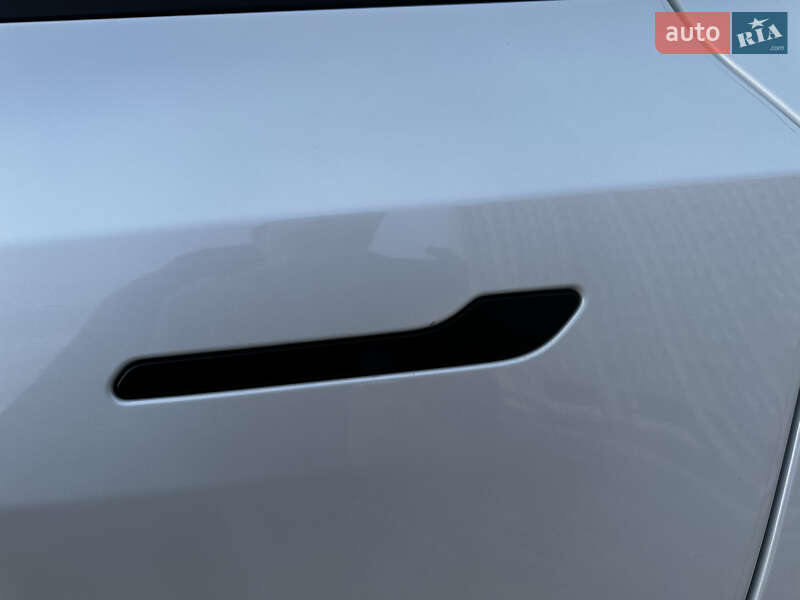 Позашляховик / Кросовер Tesla Model Y 2021 в Львові