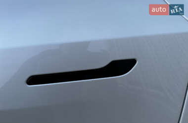 Внедорожник / Кроссовер Tesla Model Y 2021 в 