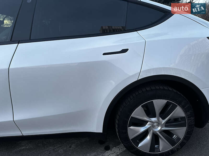 Позашляховик / Кросовер Tesla Model Y 2021 в Львові