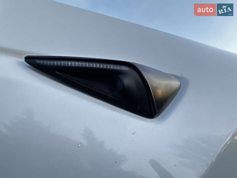Позашляховик / Кросовер Tesla Model Y 2021 в Львові