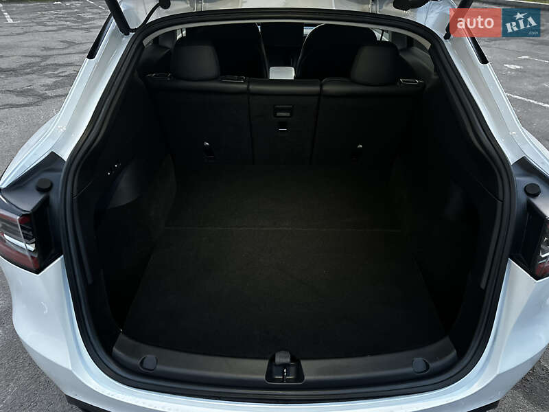 Позашляховик / Кросовер Tesla Model Y 2021 в Львові