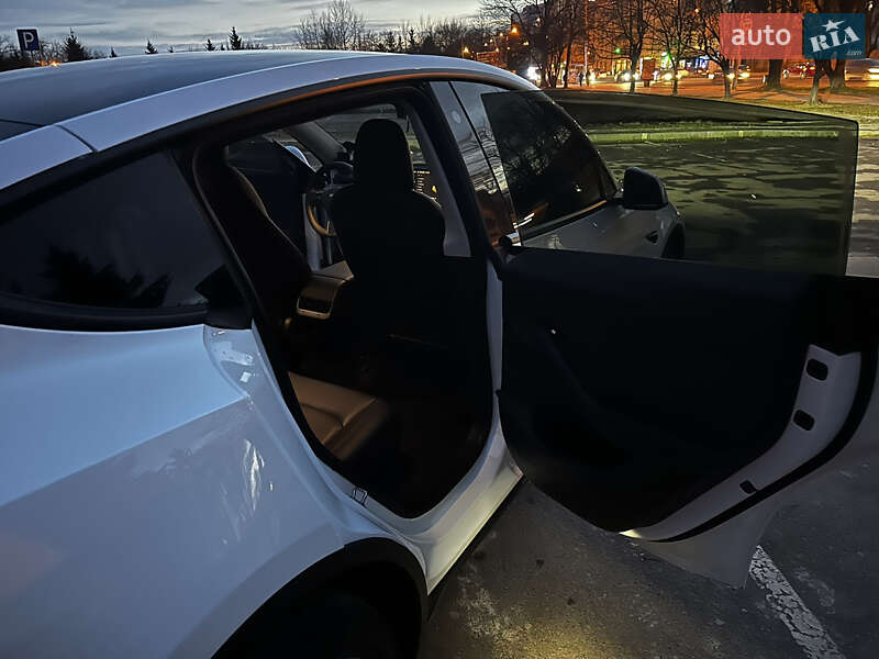 Позашляховик / Кросовер Tesla Model Y 2021 в Львові