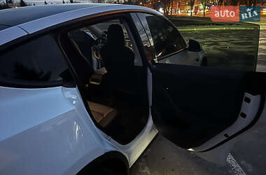 Внедорожник / Кроссовер Tesla Model Y 2021 в 