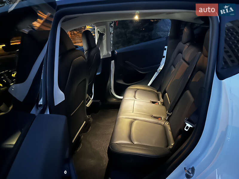 Позашляховик / Кросовер Tesla Model Y 2021 в Львові