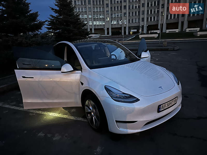 Позашляховик / Кросовер Tesla Model Y 2021 в Львові