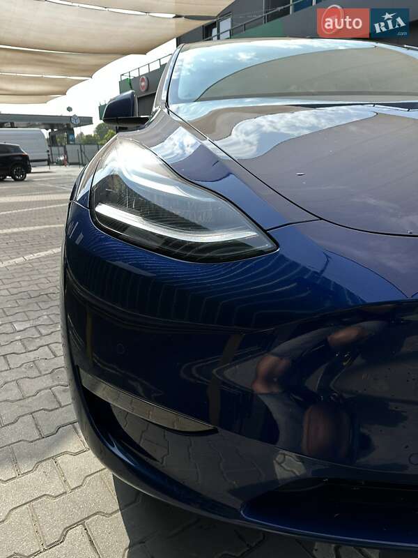 Позашляховик / Кросовер Tesla Model Y 2020 в Чернівцях