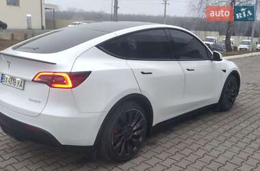 Внедорожник / Кроссовер Tesla Model Y 2023 в 