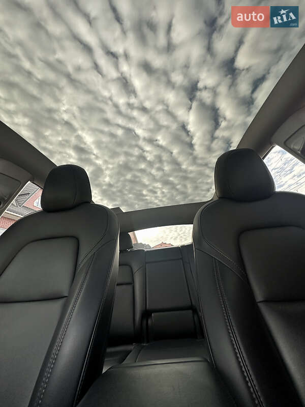 Внедорожник / Кроссовер Tesla Model Y 2022 в Киеве