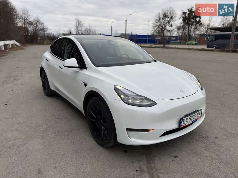 Tesla Model Y 2024