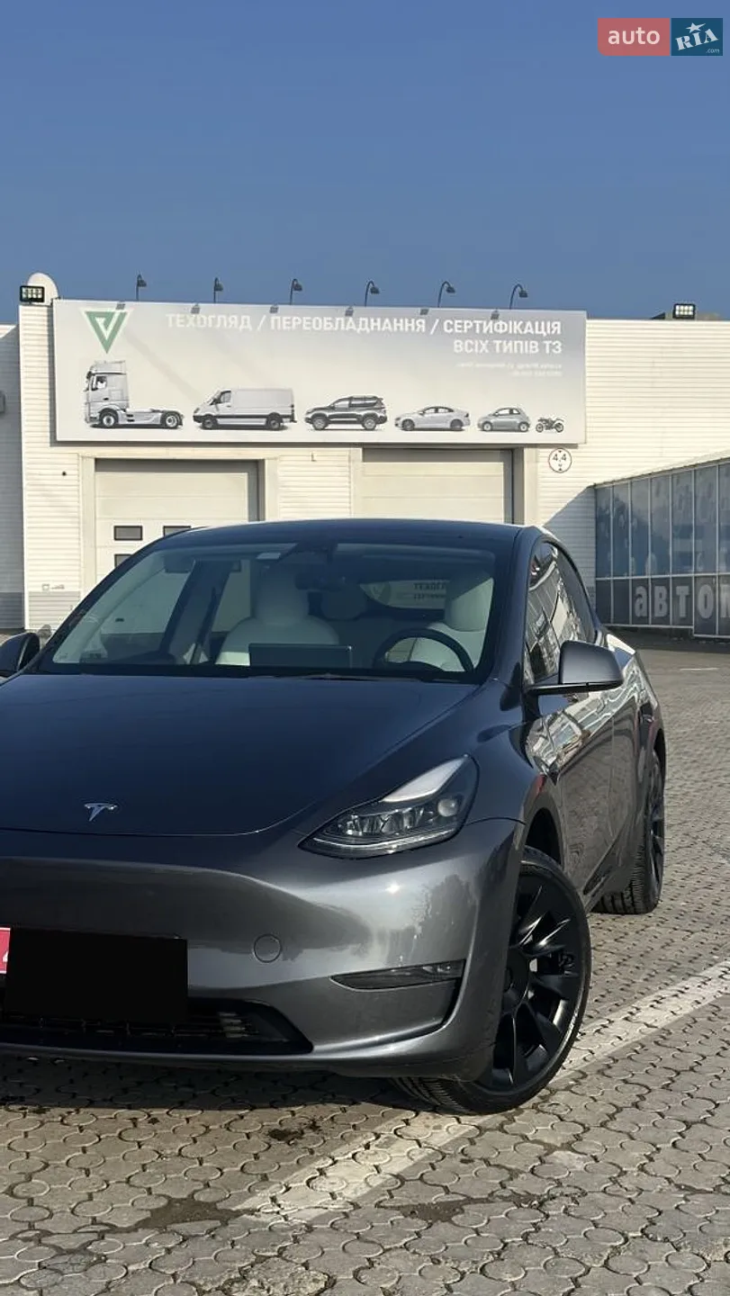 2023 Tesla Model Y - фото 1
