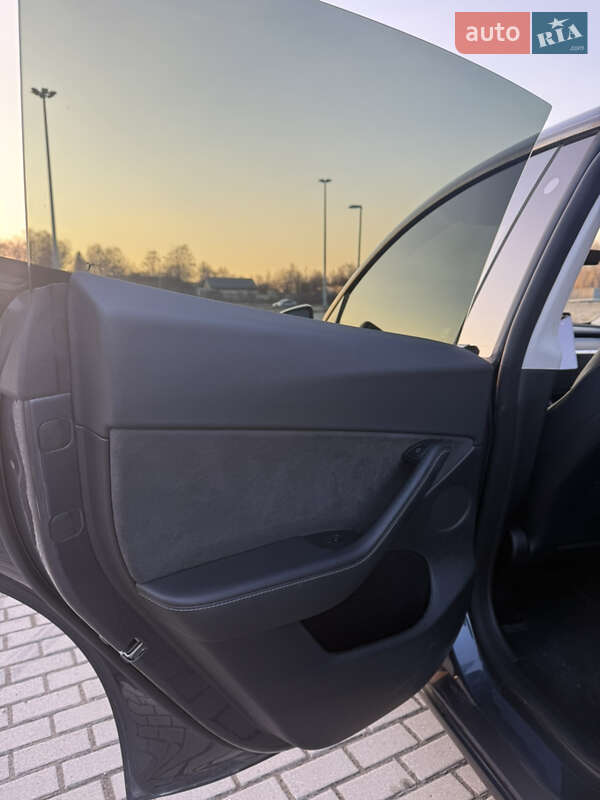 Позашляховик / Кросовер Tesla Model Y 2022 в Львові