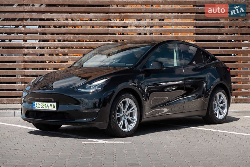 Tesla Model Y 2023