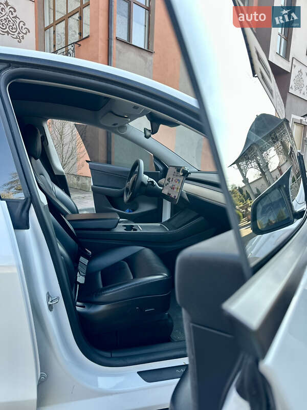 Внедорожник / Кроссовер Tesla Model Y 2021 в Стрые