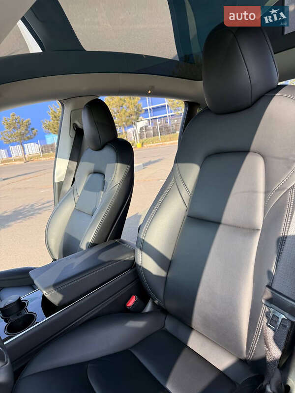 Позашляховик / Кросовер Tesla Model Y 2021 в Одесі фото 23 Позашляховик / Кросовер Tesla Model Y 2021 в Одесі
