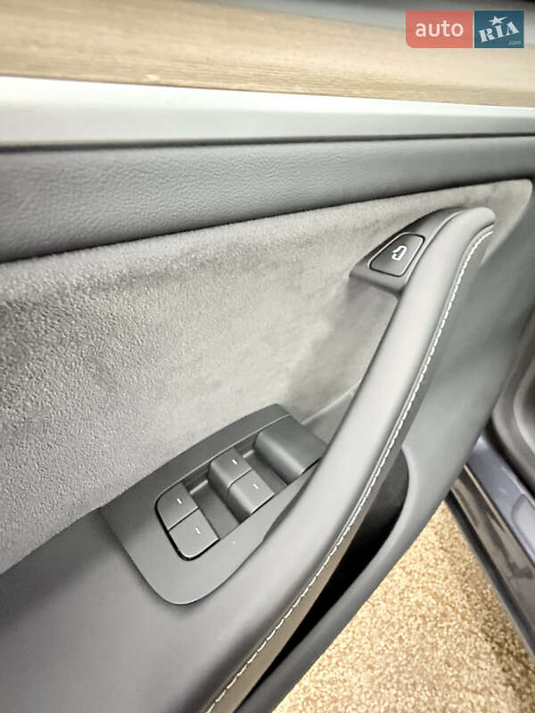 Внедорожник / Кроссовер Tesla Model Y 2024 в Киеве