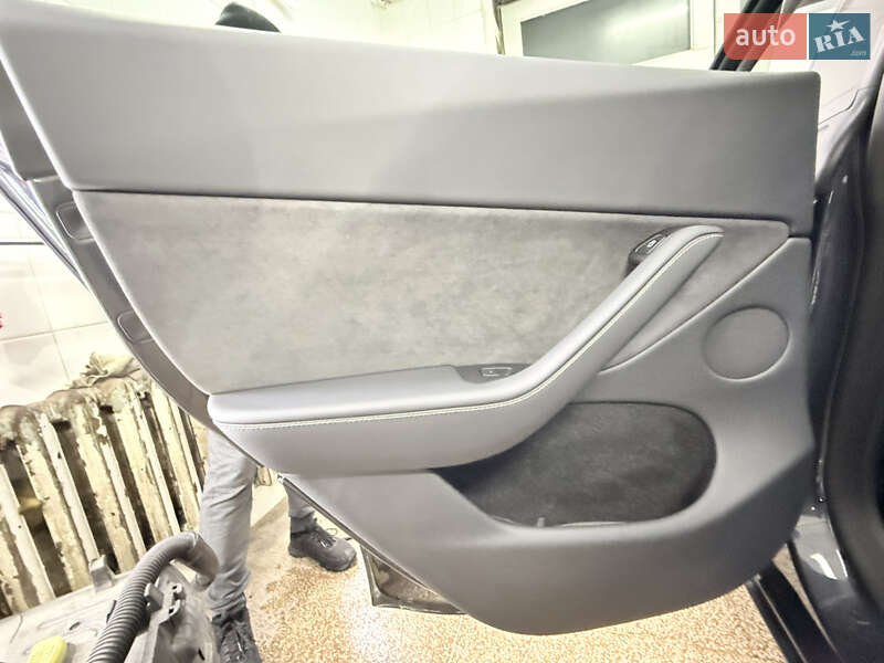 Внедорожник / Кроссовер Tesla Model Y 2024 в Киеве