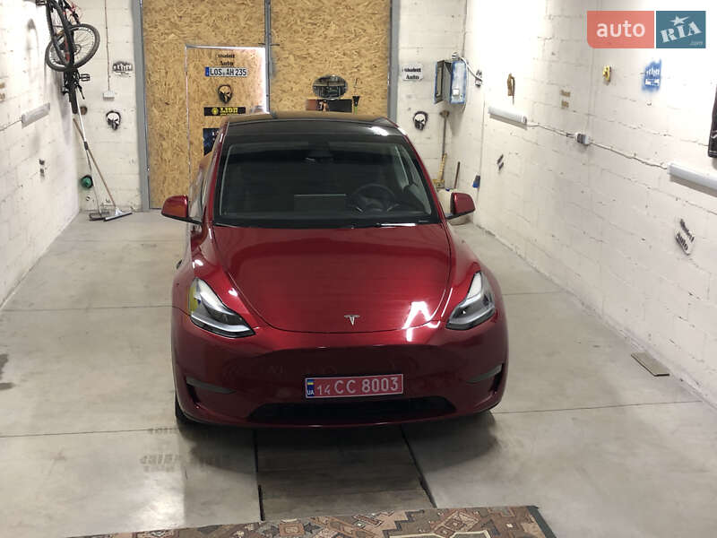 Позашляховик / Кросовер Tesla Model Y 2024 в Києві