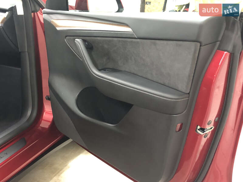 Позашляховик / Кросовер Tesla Model Y 2024 в Києві