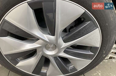 Внедорожник / Кроссовер Tesla Model Y 2023 в 