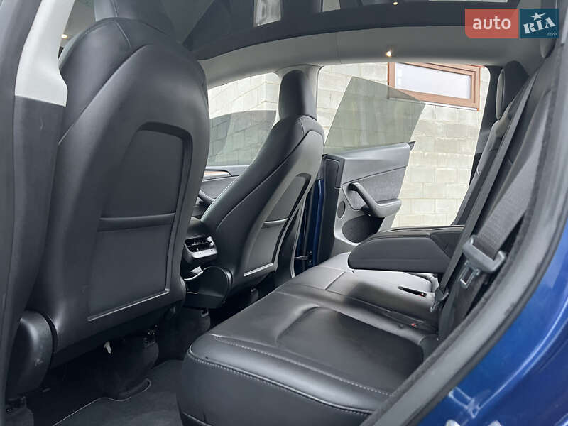 Позашляховик / Кросовер Tesla Model Y 2023 в Новомосковську