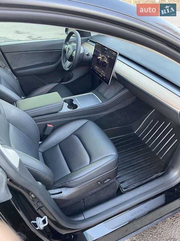 Внедорожник / Кроссовер Tesla Model Y 2022 в Ровно