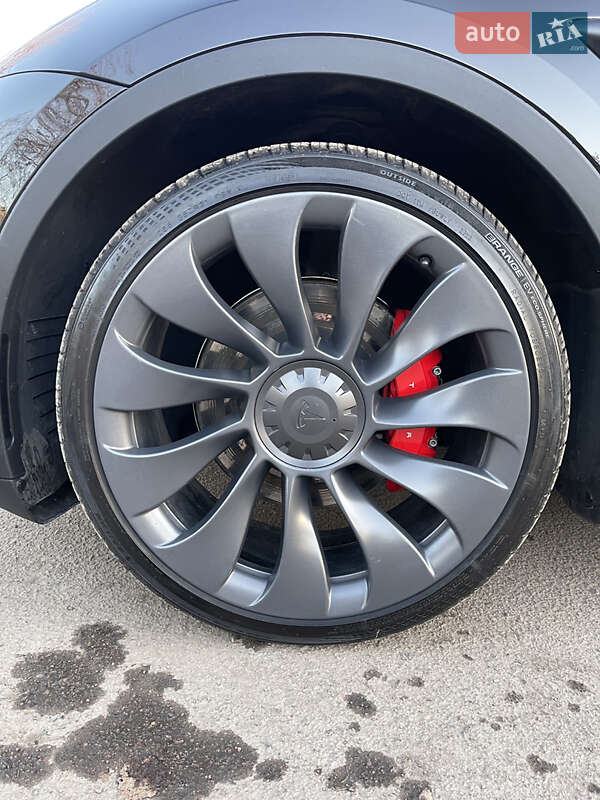 Внедорожник / Кроссовер Tesla Model Y 2022 в Ровно