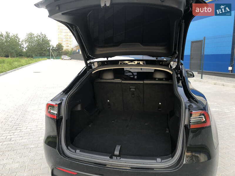 Позашляховик / Кросовер Tesla Model Y 2021 в Львові