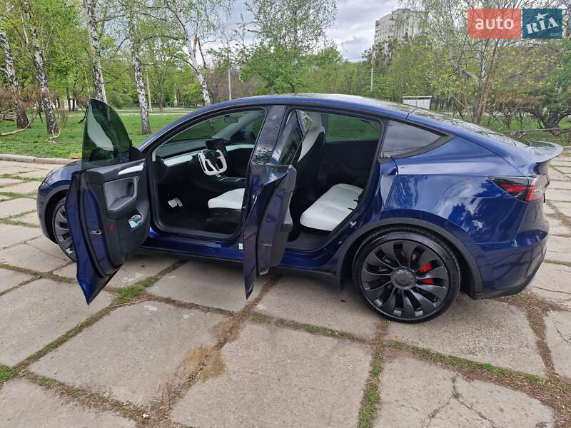 Внедорожник / Кроссовер Tesla Model Y 2022 в Киеве