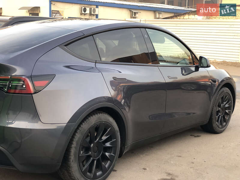 Внедорожник / Кроссовер Tesla Model Y 2023 в Киеве