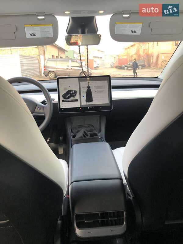 Внедорожник / Кроссовер Tesla Model Y 2023 в Киеве
