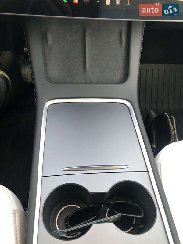 Внедорожник / Кроссовер Tesla Model Y 2023 в Киеве